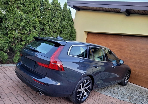 Volvo V60 cena 88800 przebieg: 203000, rok produkcji 2019 z Opoczno małe 379